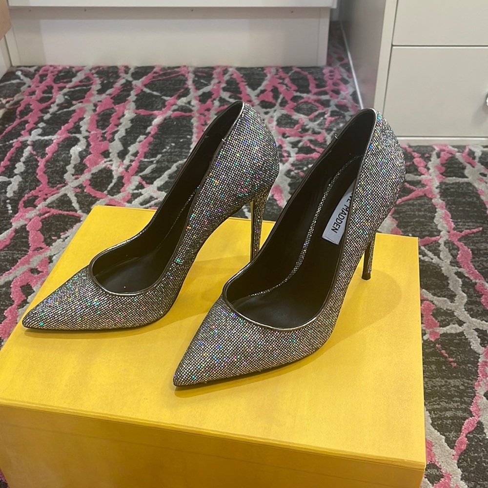 New never worn Steve Madden heels size 7.5